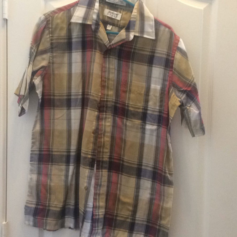 FINAL MARKDOWN Men’s arrow sport shirt medium